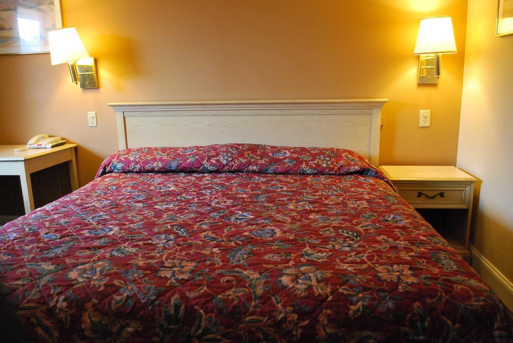 Bama Inn Huntsville Quarto foto