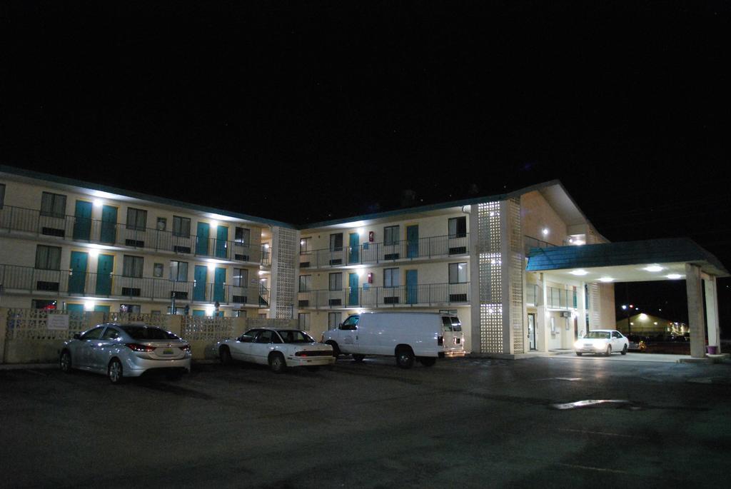 Bama Inn Huntsville Exterior foto