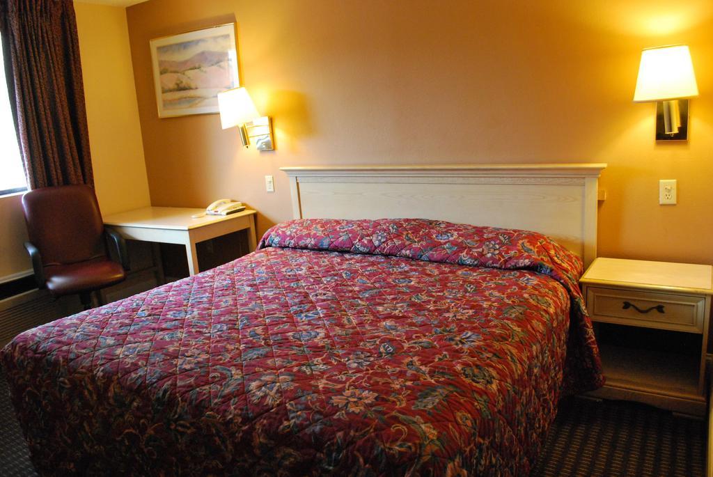 Bama Inn Huntsville Quarto foto